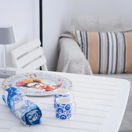 Simply 102 Apartment *